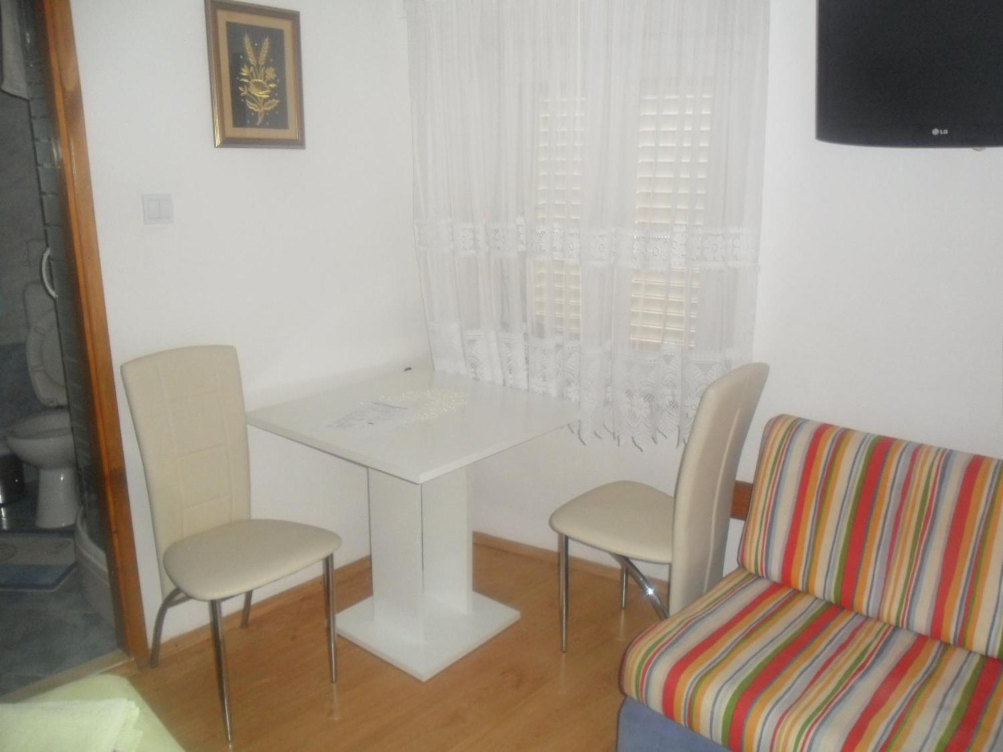 Apartma Leon *